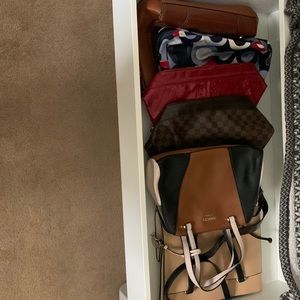 Total Score, Bundle of handbags.